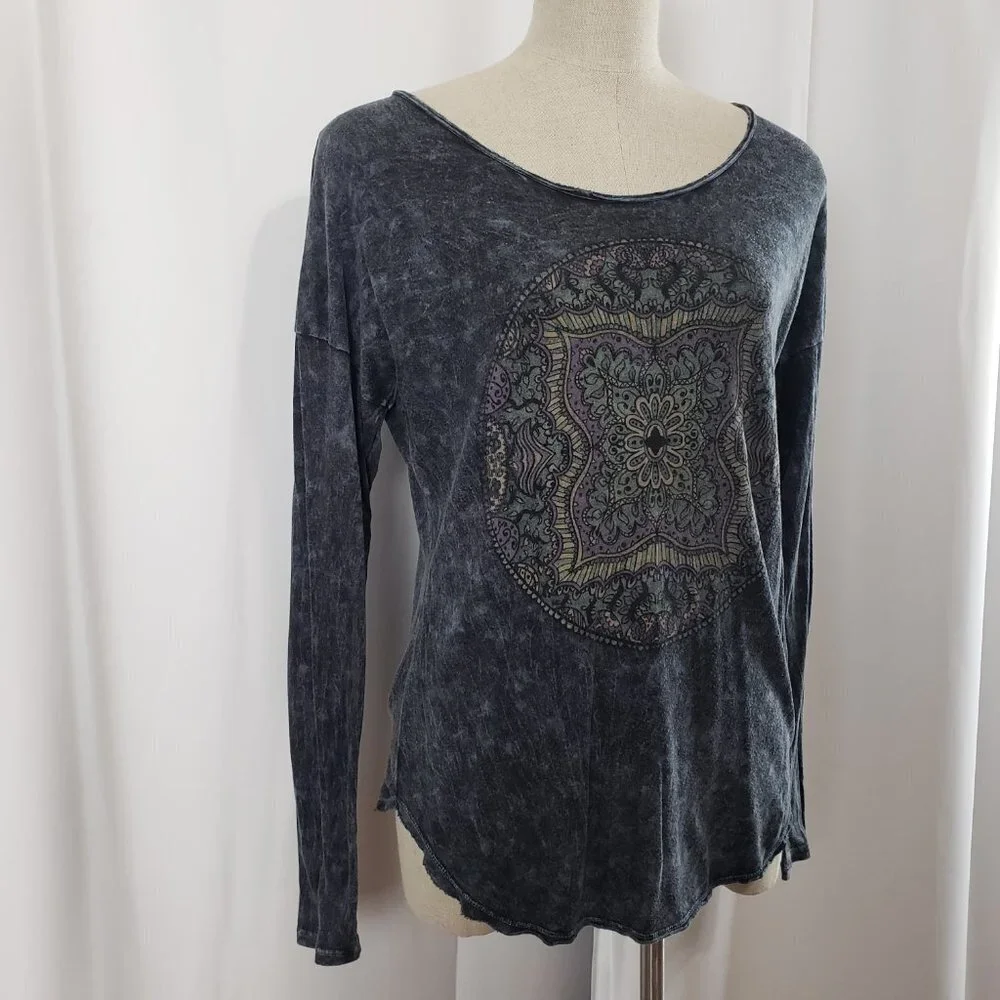 Signorelli Washed Out Distressed Graphic Bohemian Top Medium - Picture 4 of 12